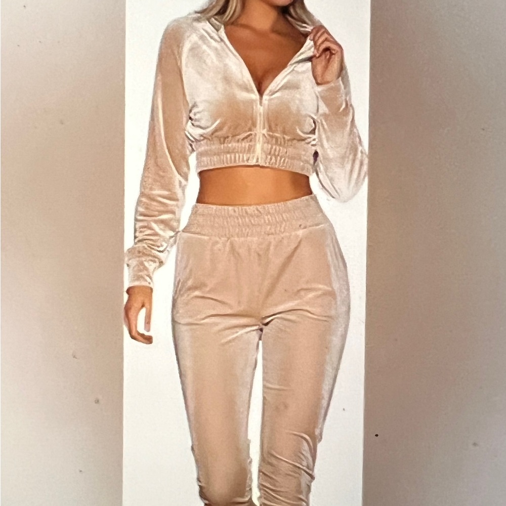 Golden Tan Velour Tracksuit with Crop Jacket & Jogger Bottoms! What’s Hot! 🔥